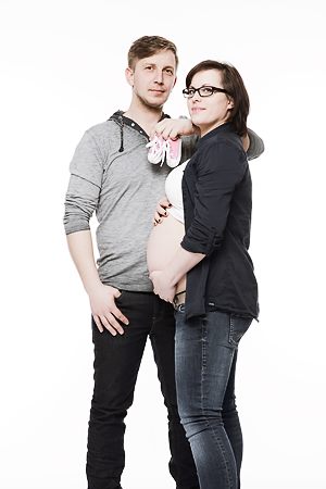 junges Paar mit Babybauch