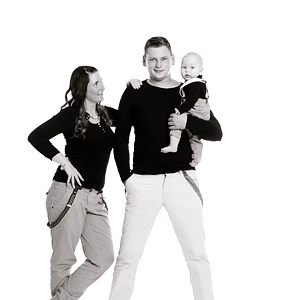 Familie mit Baby im Fotostudio