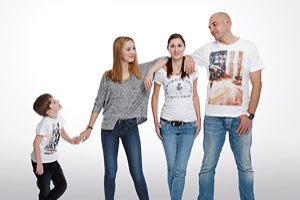 Familie mit zwei Kindern