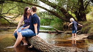 Familie am Wasser