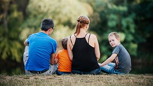 Familie sitz am See